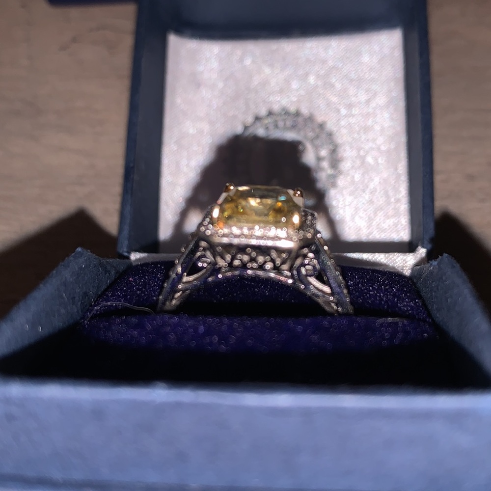 Bradford exchange canary princess halo ring - Picture 6 of 12